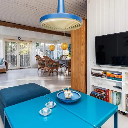 6 Person In Hals-by Traum Ferienhaus