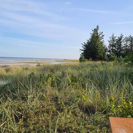 6 Person In Hals-by Traum * Hals