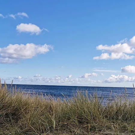 6 Person In Hals-by Traum * Hals