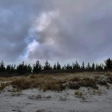 6 Person In Hals-by Traum Hals