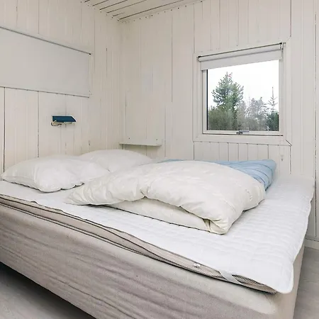 6 Person In Hals-by Traum * Hals